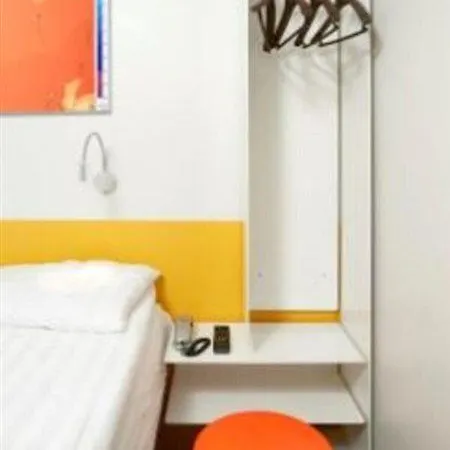 Hotel Cabin Отель